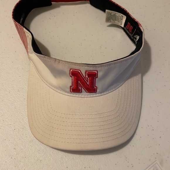 1 ball cap, two snap backs and one visor. - Picture 2 of 5